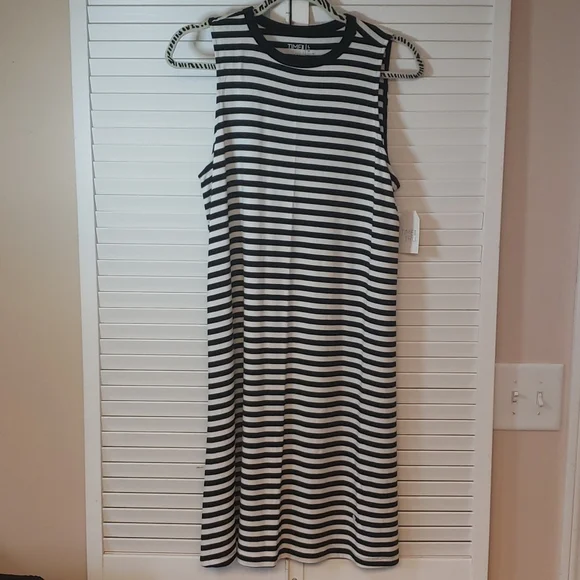Time and Tru Women's High Neck Swing Dress, Size: Large, Black